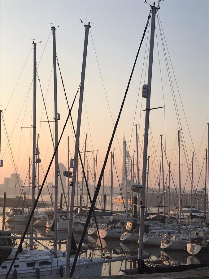 Stunning Marina Apartment Gosport Portsmouth Eksteriør billede