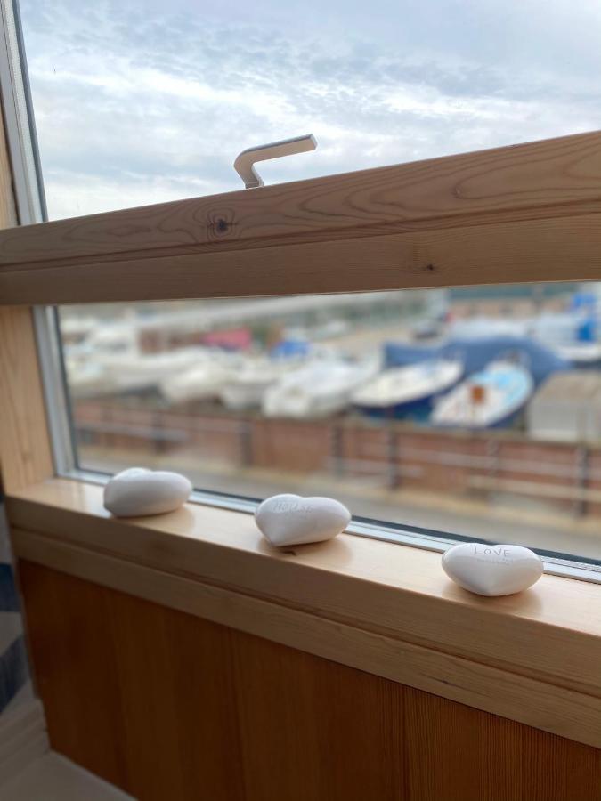 Stunning Marina Apartment Gosport Portsmouth Eksteriør billede