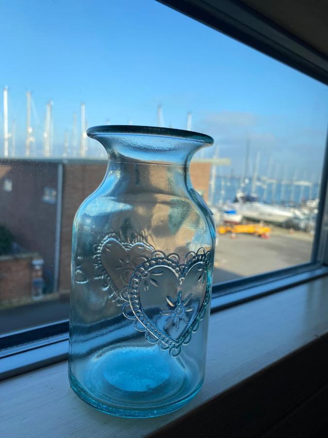 Stunning Marina Apartment Gosport Portsmouth Eksteriør billede