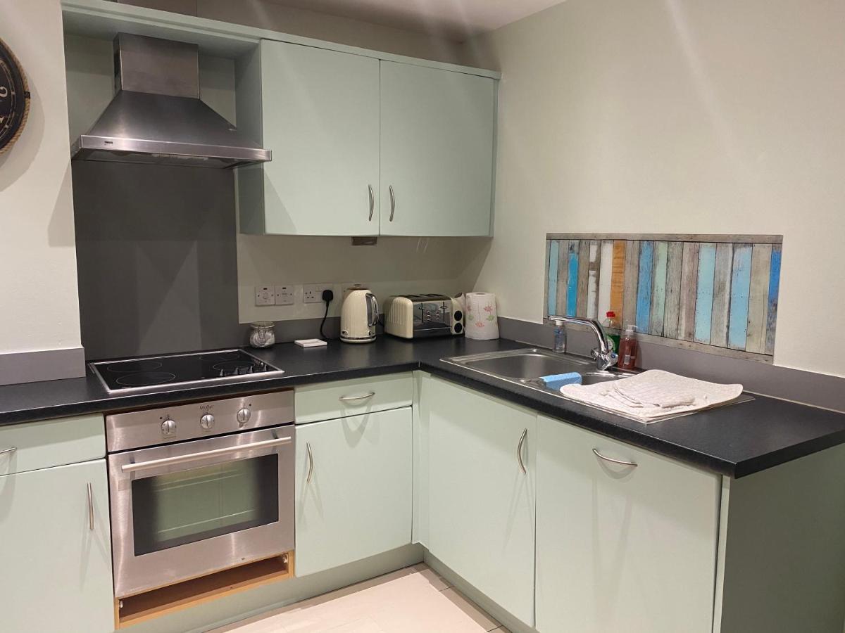 Stunning Marina Apartment Gosport Portsmouth Eksteriør billede