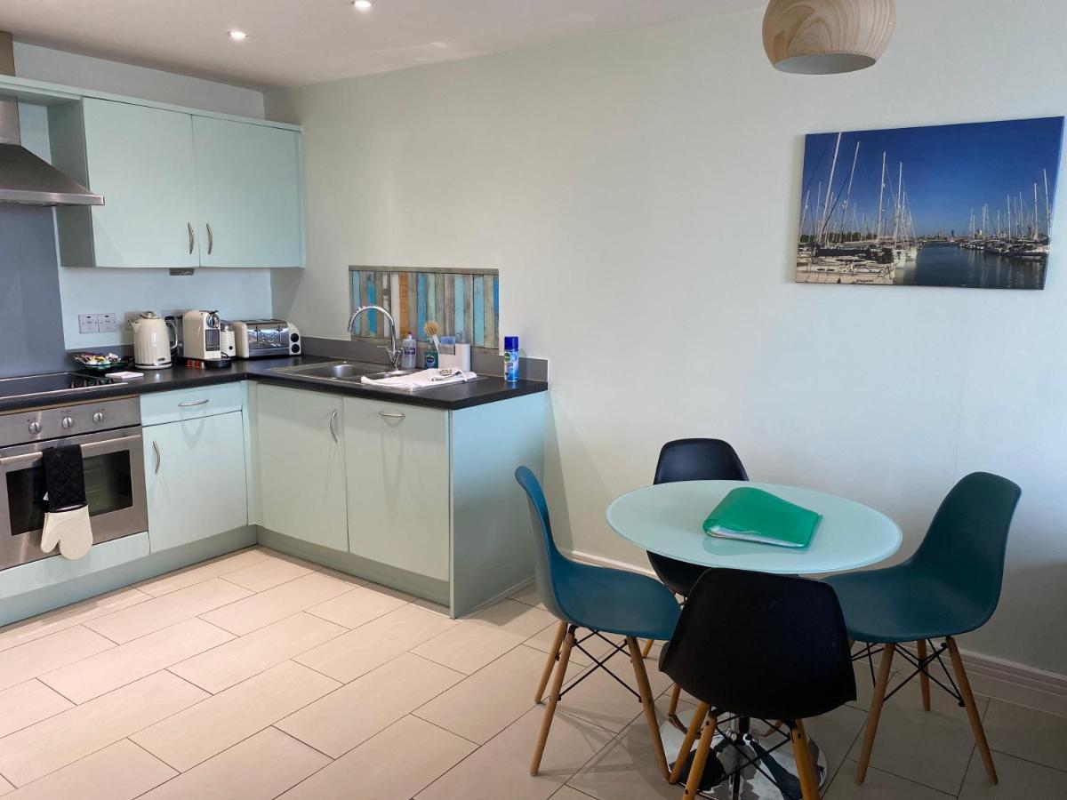 Stunning Marina Apartment Gosport Portsmouth Eksteriør billede