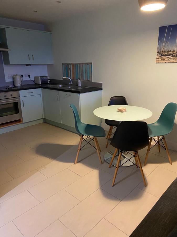 Stunning Marina Apartment Gosport Portsmouth Eksteriør billede