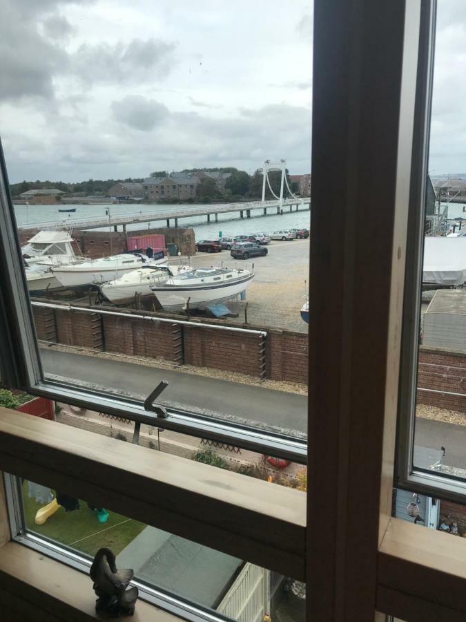 Stunning Marina Apartment Gosport Portsmouth Eksteriør billede