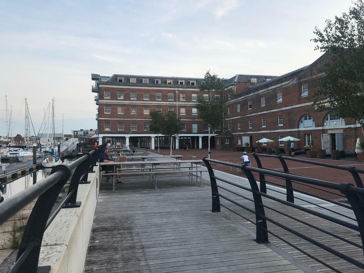 Stunning Marina Apartment Gosport Portsmouth Eksteriør billede