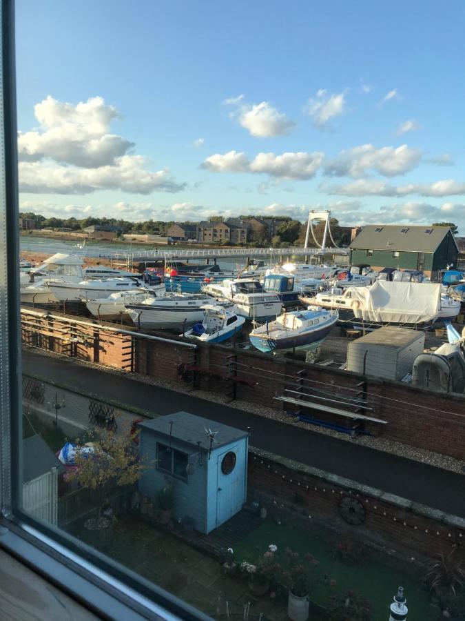 Stunning Marina Apartment Gosport Portsmouth Eksteriør billede