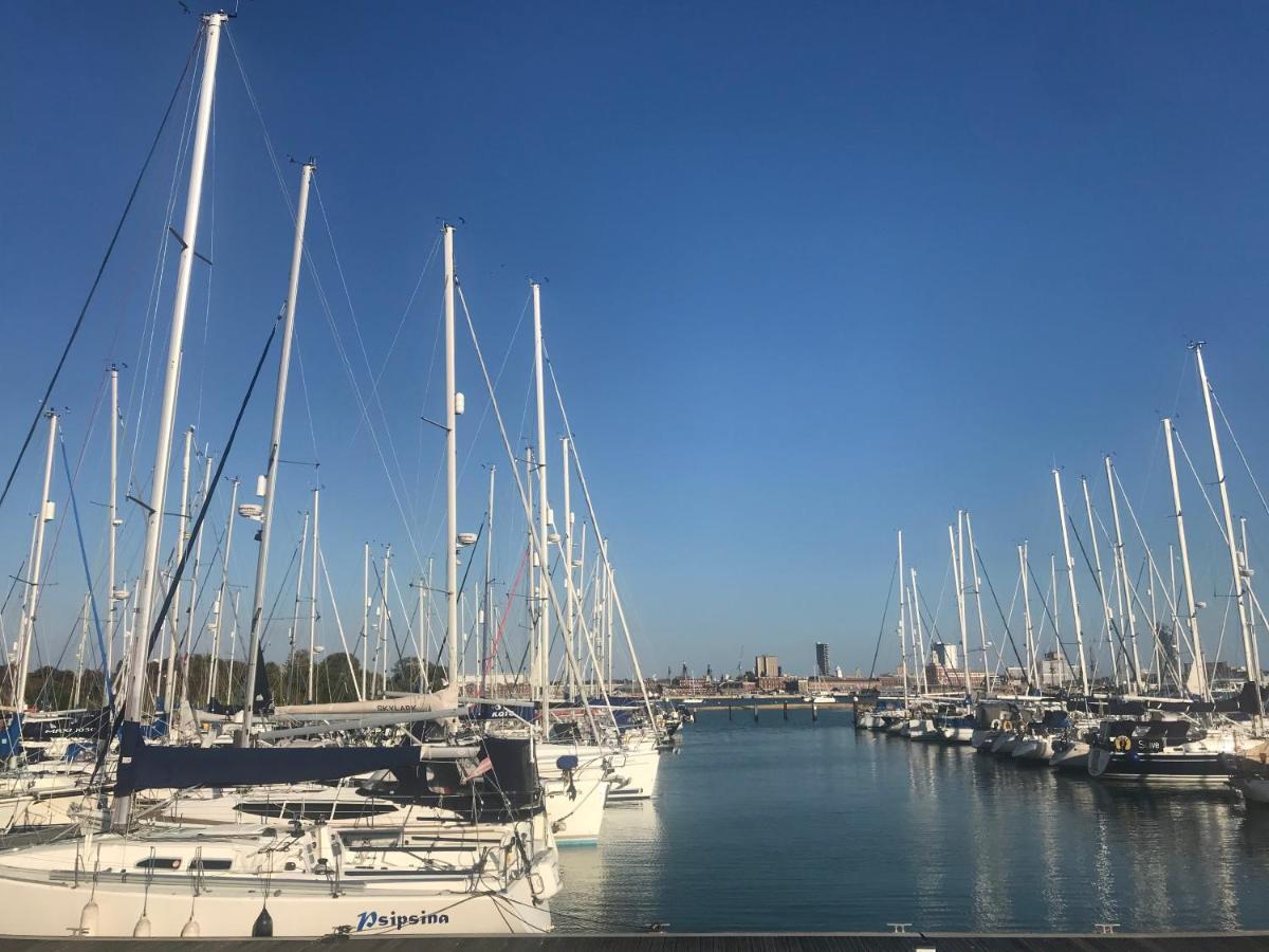 Stunning Marina Apartment Gosport Portsmouth Eksteriør billede